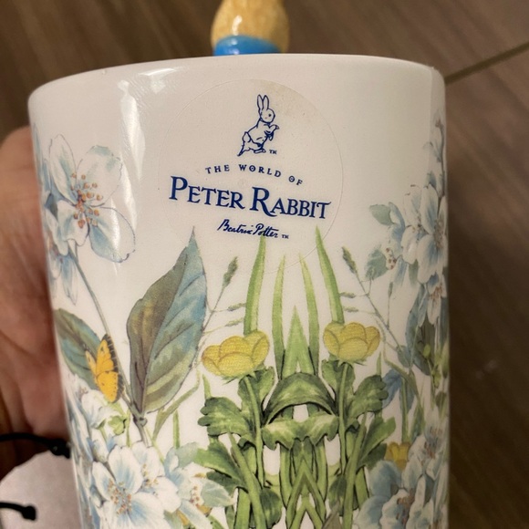 Peter Rabbit Ceramic Mug with Blue Jacket - Picture 2 of 6